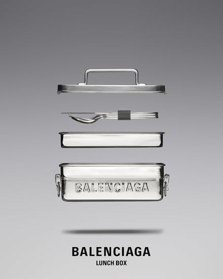 バレンシアガのロゴをあしらったシルバーの弁当箱