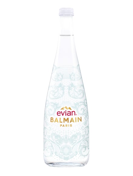 エビアンとバルマンのコラボレーション限定ボトル
