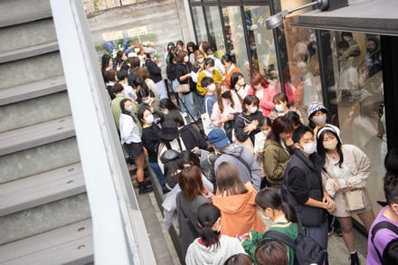 「SHEIN TOKYO」オープン前に長蛇の列