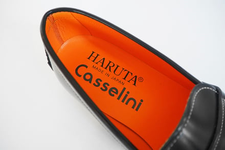 ハルタとキャセリーニのコラボレーションシューズ