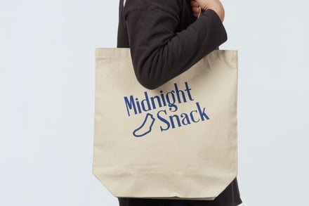 ルームソックスブランド「MidnightSnack」のトートバッグ