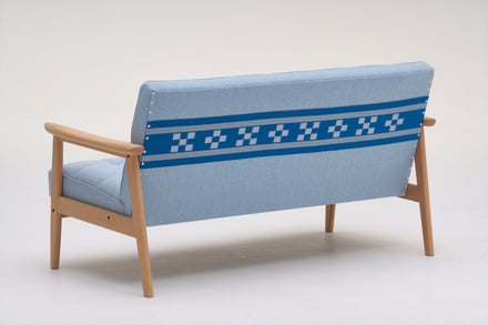 沖縄県八重山の伝統工芸品をあしらったカリモク家具のチェア