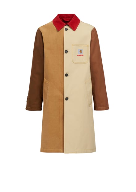 ワークジャケットをモチーフにベージュや赤を配色したコート