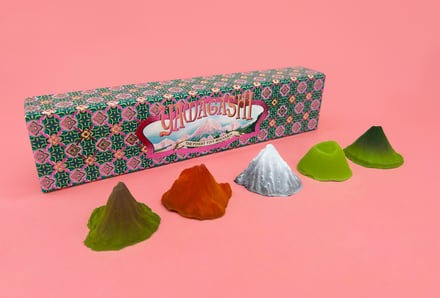 山の形を模した5種類のチョコレート