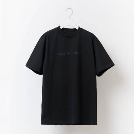 黒の半袖Tシャツ