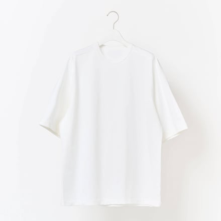 白の半袖Tシャツ