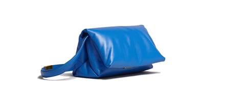 PRISMA SMALL BAG（H12.5×W21×D10cm）24万7500円（アストラルブルー）