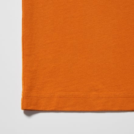 オレンジのTシャツ