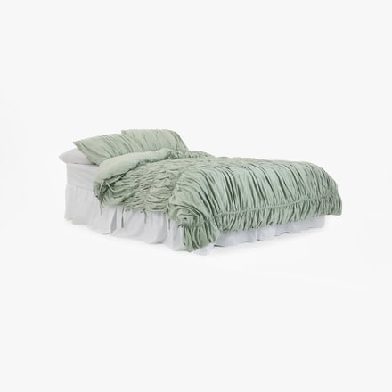 ミントグリーンの布団カバーをかけたベッド