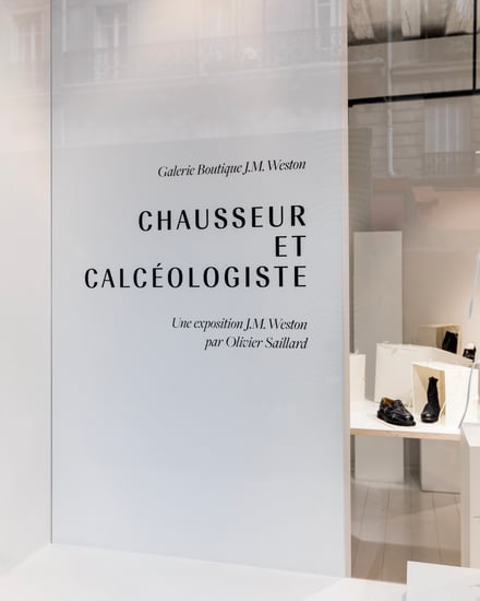 ジェイエムウエストンのヴィンテージシューズを扱った展覧会「CHAUSSEUR ET CALCÉOLOGISTE」パリでの開催時の様子