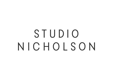 スタジオ ニコルソン ロゴ