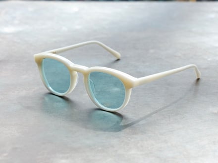 アーティストのT.O.Pとコラボした白山眼鏡のサングラス