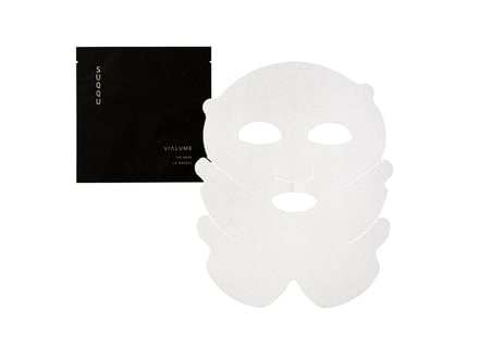 シートマスクと黒のパッケージが並ぶ写真