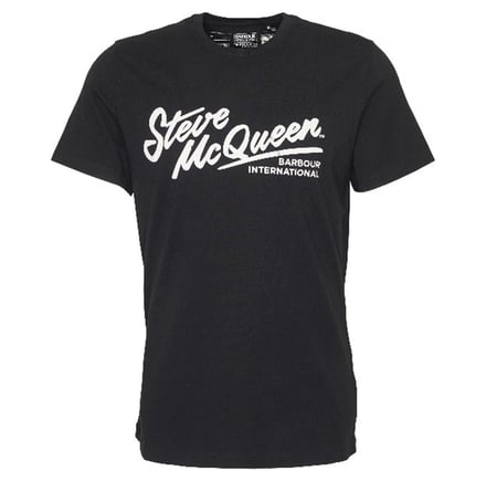 「Steve McQueen」の文字をあしらった黒いTシャツ