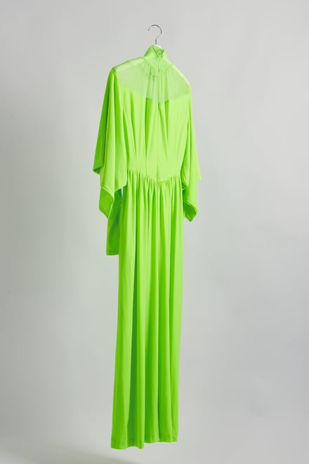 ネオングリーンのドレス