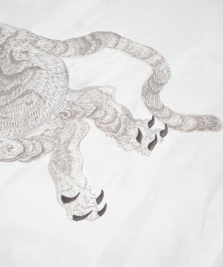 ダイリクの葛飾北斎の虎が刺繍されたスカジャンのアイテム画像