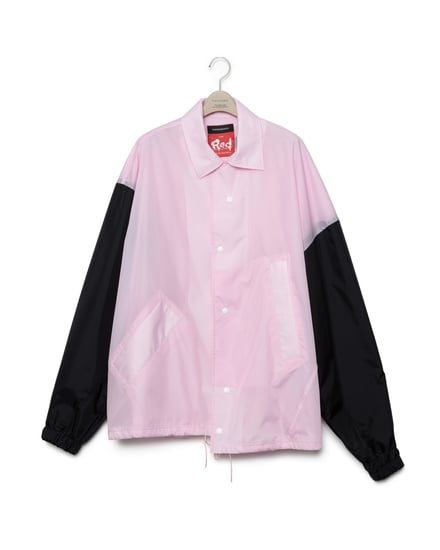 白色の背景、黒の袖にピンクのボディーのジャケット、アイテム画像