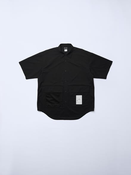 ブラックのワークシャツ