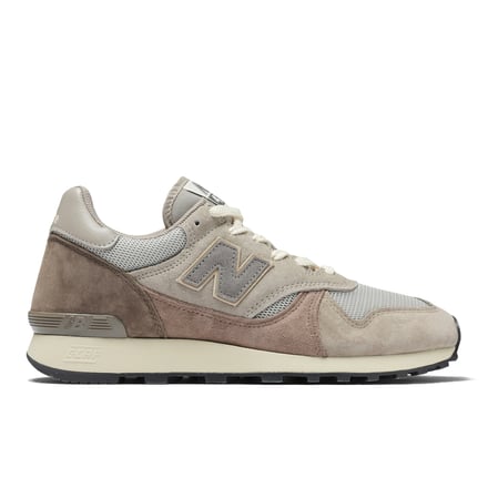 ニューバランスとオーラリーがコラボして発売するスニーカー「AURALEE × New Balance 475」