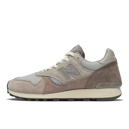 ニューバランスとオーラリーがコラボして発売するスニーカー「AURALEE × New Balance 475」