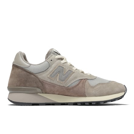 ニューバランスとオーラリーがコラボして発売するスニーカー「AURALEE × New Balance 475」