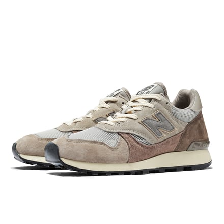 ニューバランスとオーラリーがコラボして発売するスニーカー「AURALEE × New Balance 475」