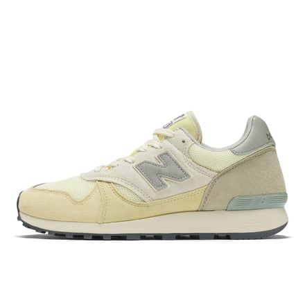 ニューバランスとオーラリーがコラボして発売するスニーカー「AURALEE × New Balance 475」