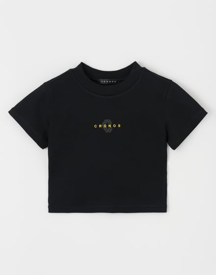 ブラックのTシャツ