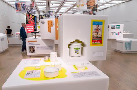 国立新美術館展示風景(五十嵐久枝「魔法瓶」ガラス職人たちの情熱が生んだ〈特産品〉)