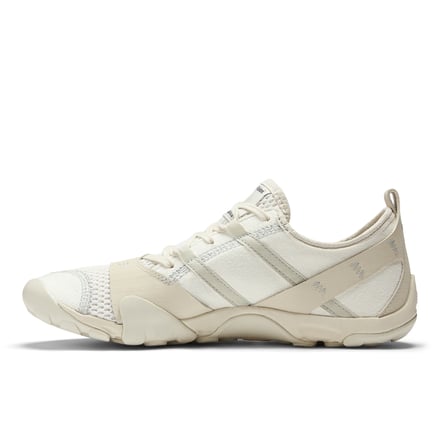 District Vision and New Balance MT10O