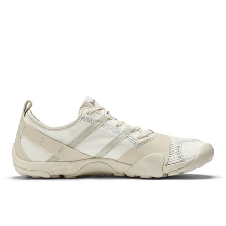 District Vision and New Balance MT10O