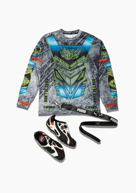 スニーカーとTシャツ