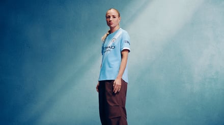 マンチェスター・シティFC(Manchester City FC)」の2025-26シーズンのホームキット