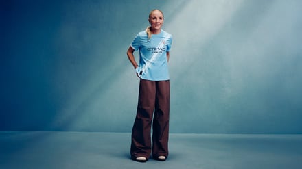 マンチェスター・シティFC(Manchester City FC)」の2025-26シーズンのホームキット