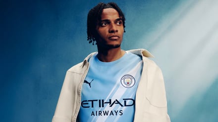 マンチェスター・シティFC(Manchester City FC)」の2025-26シーズンのホームキット