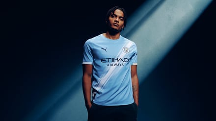 マンチェスター・シティFC(Manchester City FC)」の2025-26シーズンのホームキット