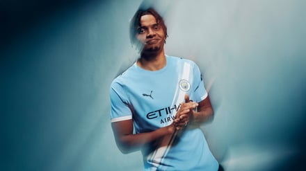 マンチェスター・シティFC(Manchester City FC)」の2025-26シーズンのホームキット