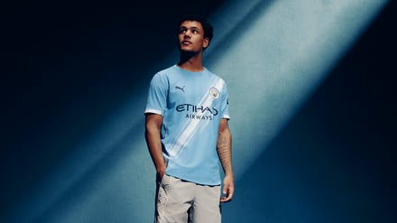 マンチェスター・シティFC(Manchester City FC)」の2025-26シーズンのホームキット