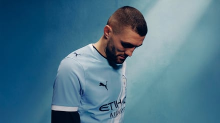 マンチェスター・シティFC(Manchester City FC)」の2025-26シーズンのホームキット