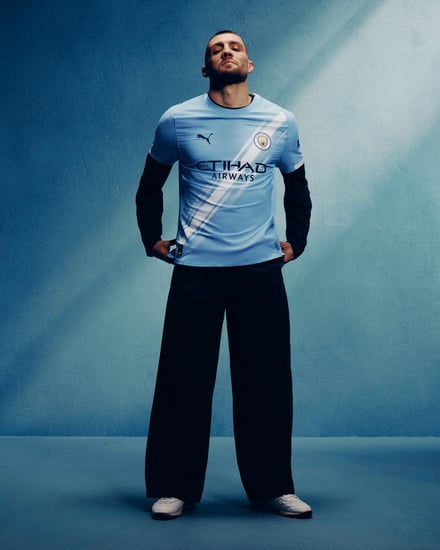 マンチェスター・シティFC(Manchester City FC)」の2025-26シーズンのホームキット
