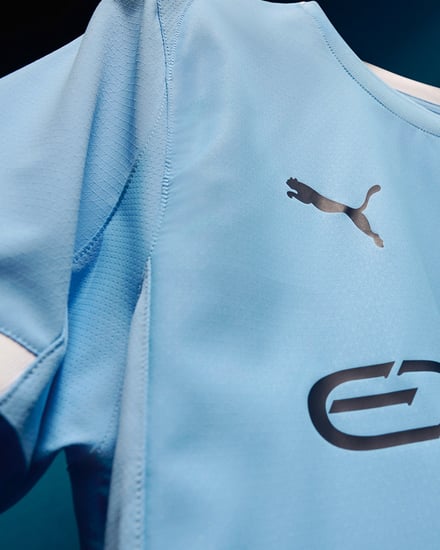 マンチェスター・シティFC(Manchester City FC)」の2025-26シーズンのホームキット
