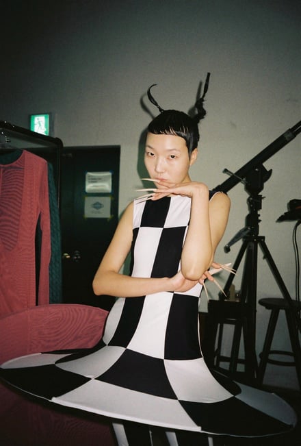 韓国発ブランド「ソヌ(SUN WOO)」のアイテムのルック画像