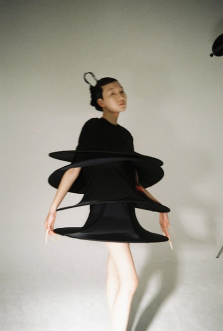 韓国発ブランド「ソヌ(SUN WOO)」のアイテムのルック画像