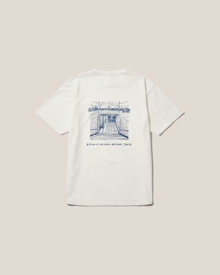 ブラウンのTシャツ