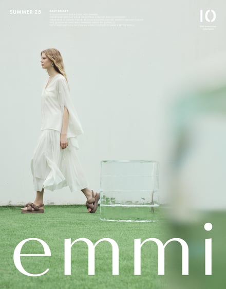 ASICSとemmiとのコラボアイテム