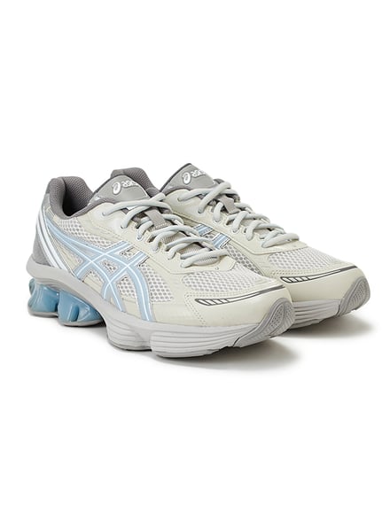 ASICSとemmiとのコラボアイテム