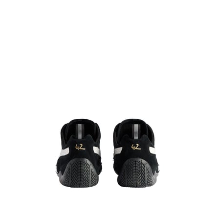 Balenciagaとプーマのコラボルック alt