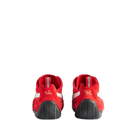 Balenciagaとプーマのコラボルック alt