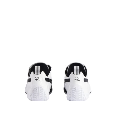 Balenciagaとプーマのコラボルック alt