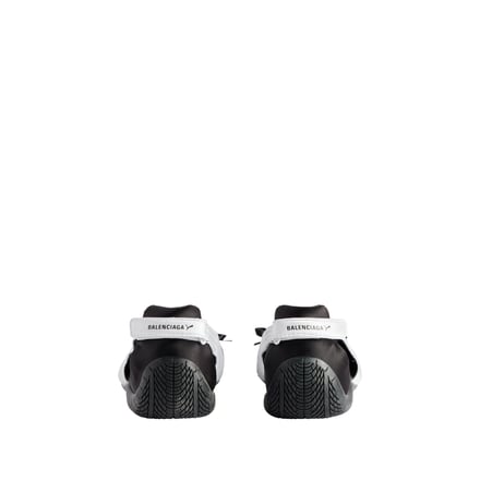 Balenciagaとプーマのコラボルック alt